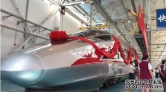 中国标准动车组复兴号亮相 具有完全自主知识产权