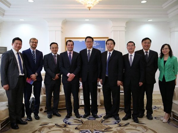 张际文总检验师会见巴西食品公司全球首席执行官法里亚