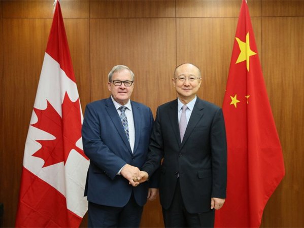 支树平局长会见加拿大农业部长麦考利先生