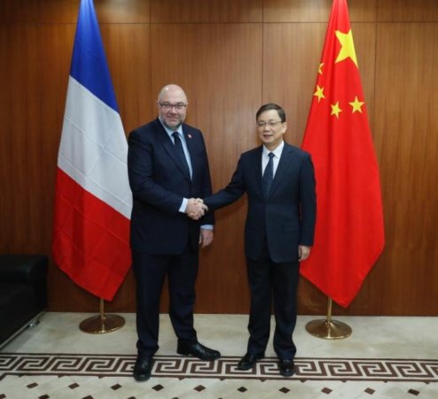 侯建国书记会见法国农业与食品部长特拉维尔先生